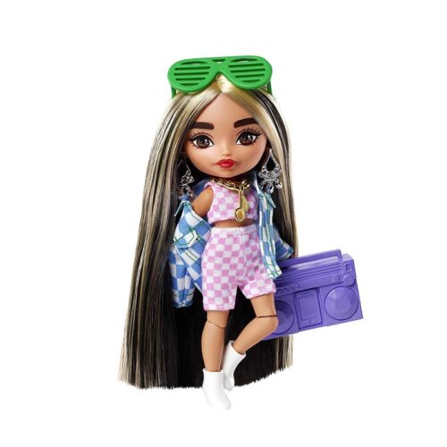 Muñeca Barbie Extra mini articulada con mechas y chaqueta de cuadros