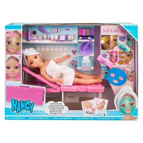 Nancy un Día de SPA muñeca con Toalla y Tumbona NAC37000 Famosa