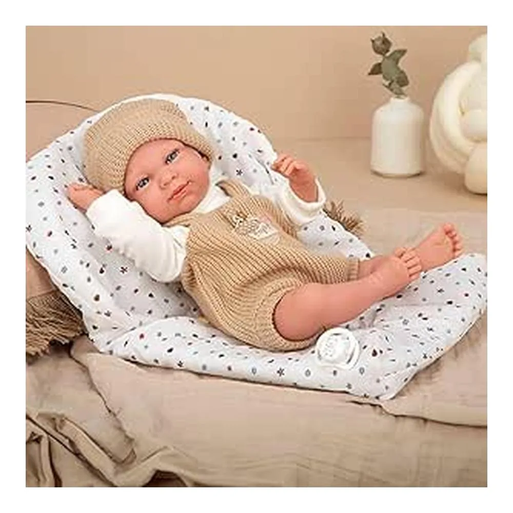 Muñeco Arias Elegance Cris con Peto Beige y Saco de Dormir 60898