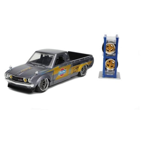 Just Trucks Datsun 620 Pickup 1972 1:24 Die-Cast Silver 32313