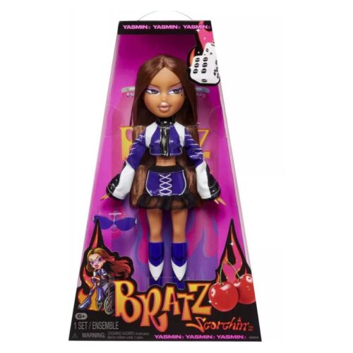 MGA muñeca Bratz Scorshin Jasmine con pelo castaño y look morado con gafas 544821